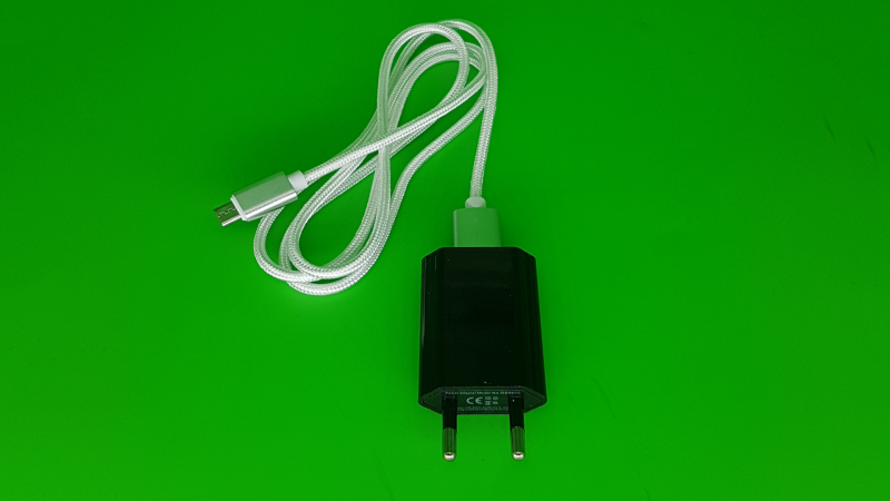 USB charger for precice indoor positioning system